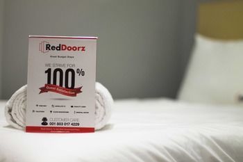 Hotel Reddoorz @ Poppies Lane 1 Kuta Lombok Zewnętrze zdjęcie